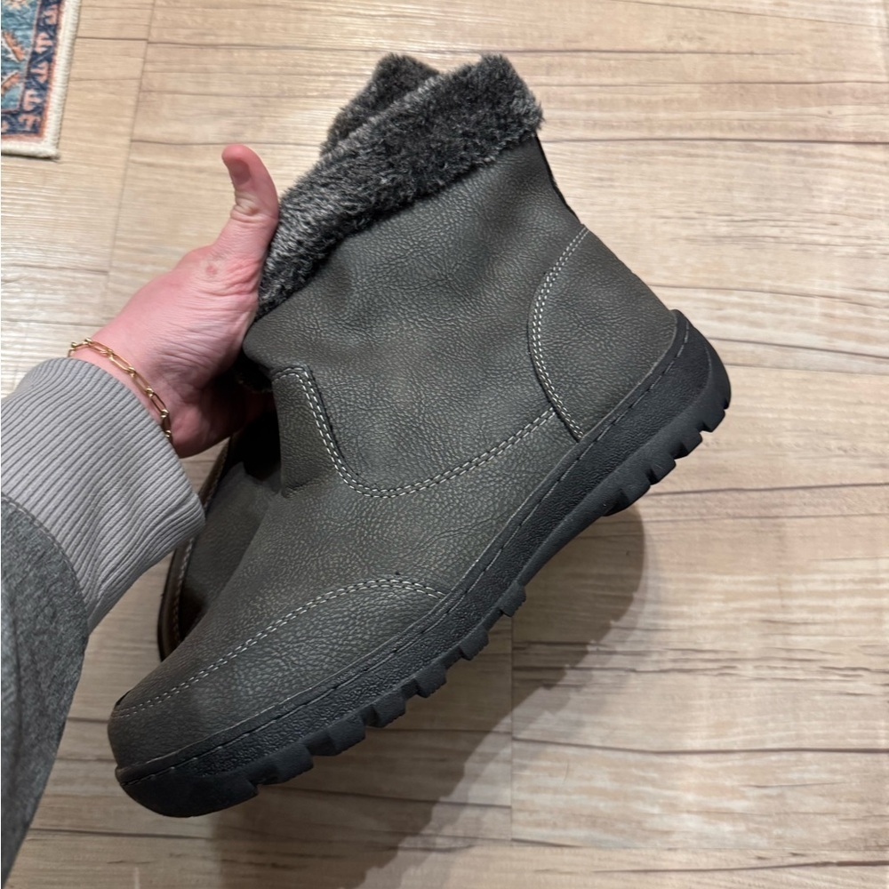 NWT Gray Fur-Lined Ankle Boots